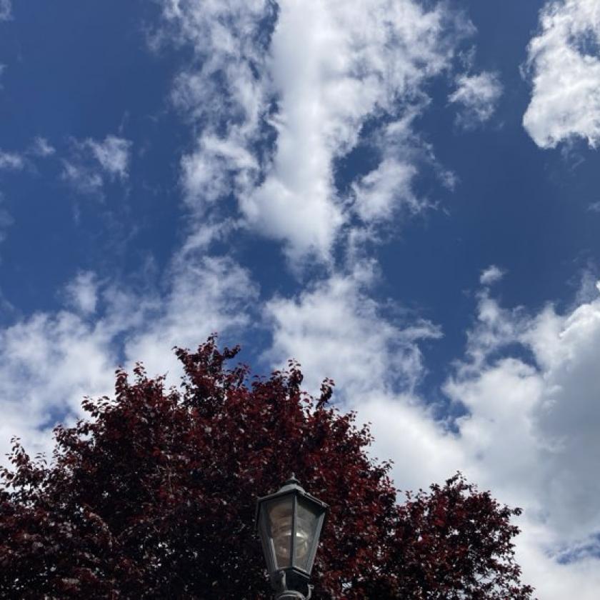 Gyönyörű májusi idővel indul a hét, az esőre még várni kell