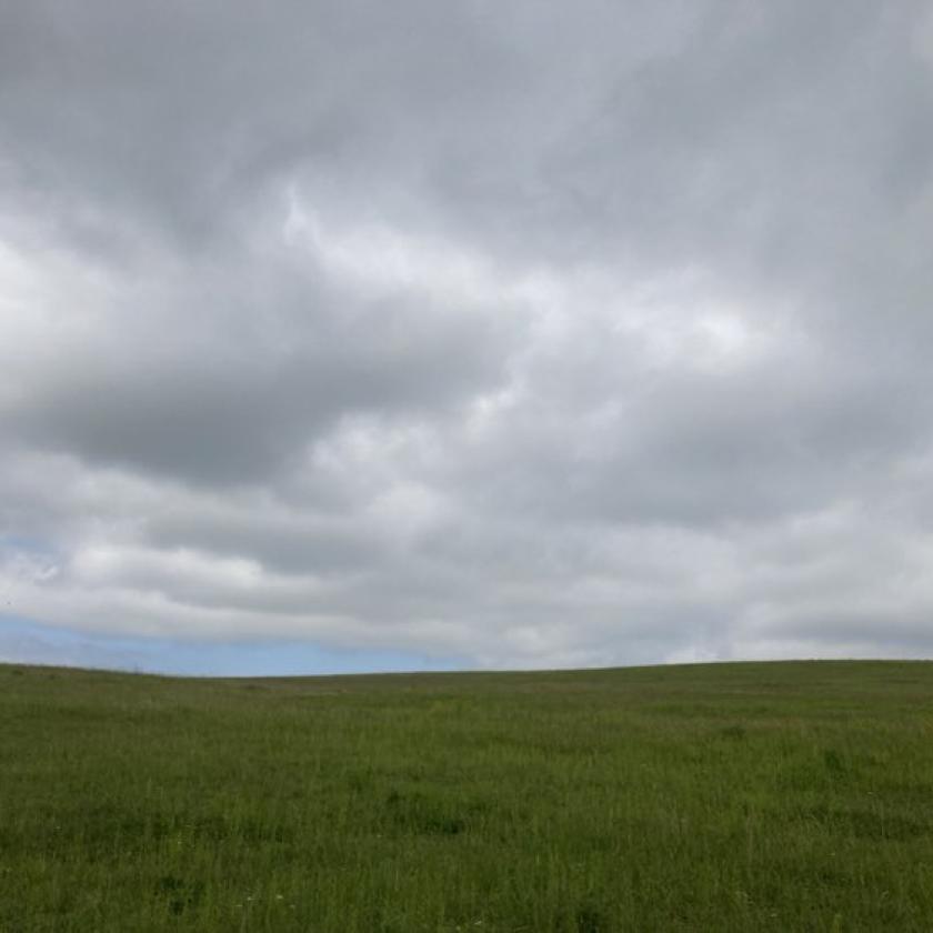 Többfelé kialakulhatnak záporok, zivatarok, helyneként felhőszakadással, jégesővel.