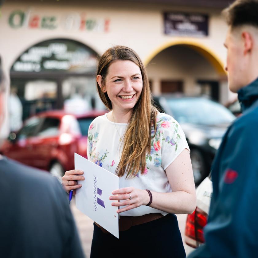 A Momentum kész vitatkozni és együttműködni is Magyar Péterrel 