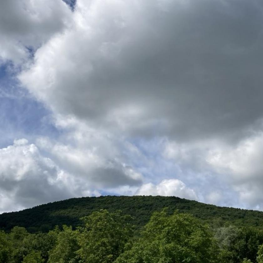 Záporokkal, zivatarokkal indul a hét