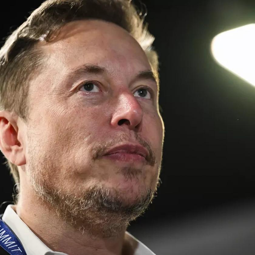 Az X-en könyörög Musk gyerekeinek nagymamája, hogy a Tesla-vezér adja vissza az unokáit