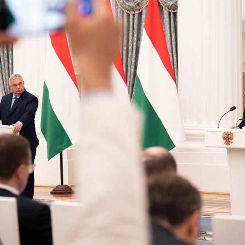 Moszkvában hülyét csináltak Orbánból