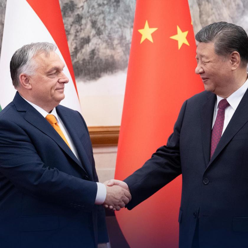 Folytatódik a diplomáciai nagyüzem: Orbán Viktor Kínába érkezett 