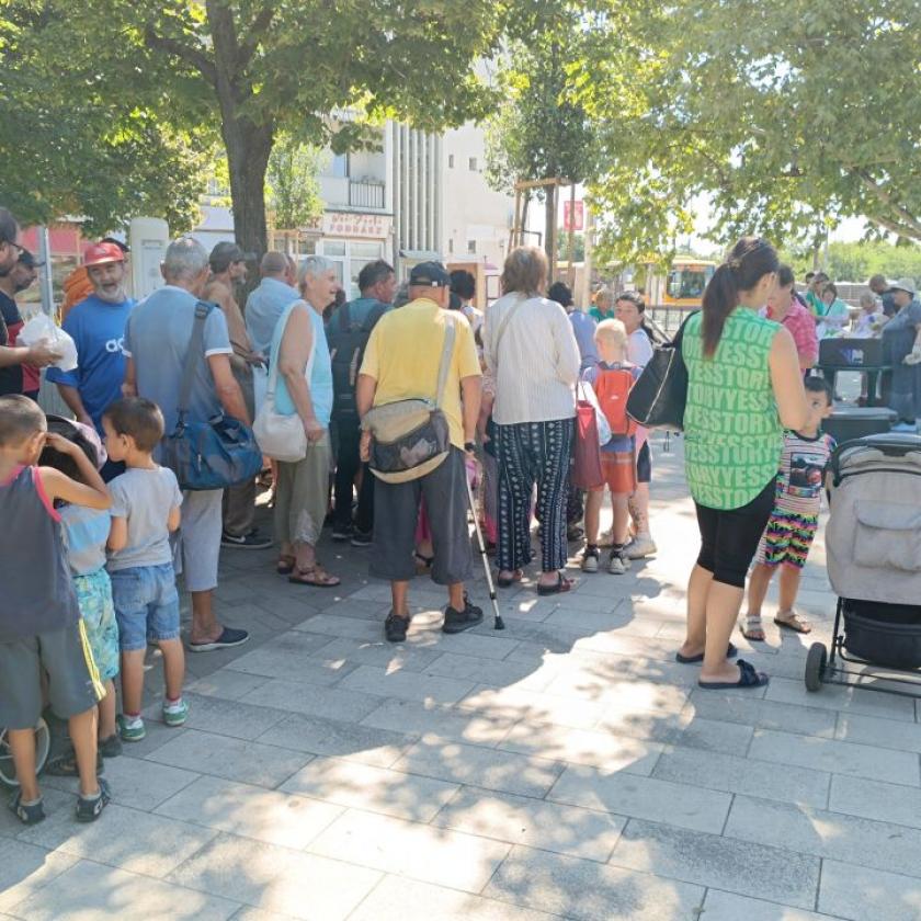 Medgyesegyházai dinnye a debreceni szegényeknek - Ételosztás "kéretlenül" Debrecenben 