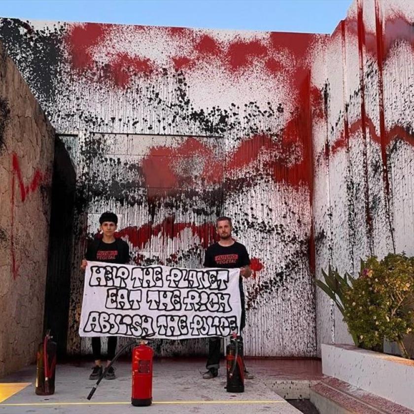 Vandalizmus a szupergazdagok ellen: klímatüntetők rongálták meg Messi ibizai luxusvilláját