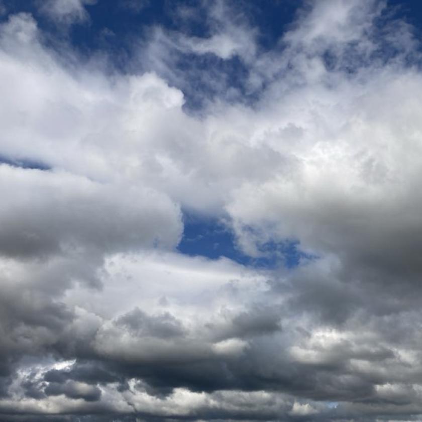 Mérséklődik a szél, de esernyőre még szükség lehet