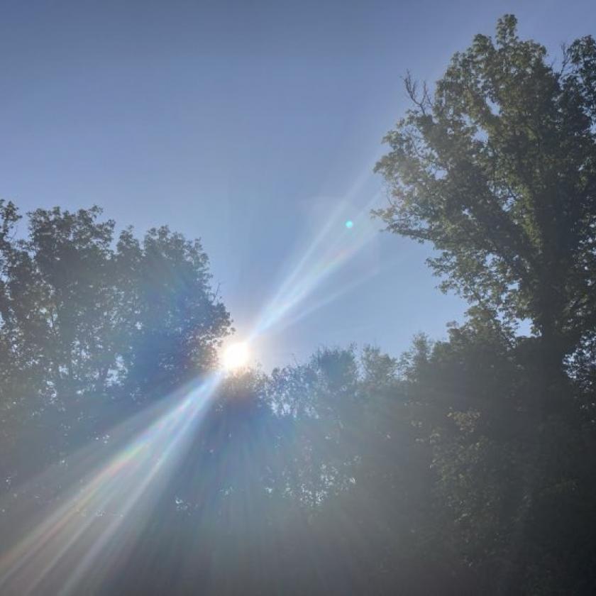 Napos idő, egy-egy futó záporral