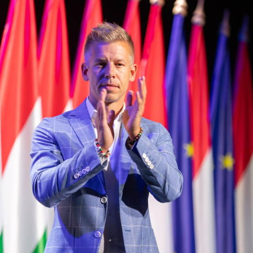 Magyar Péter: Inog Lázár János miniszteri széke