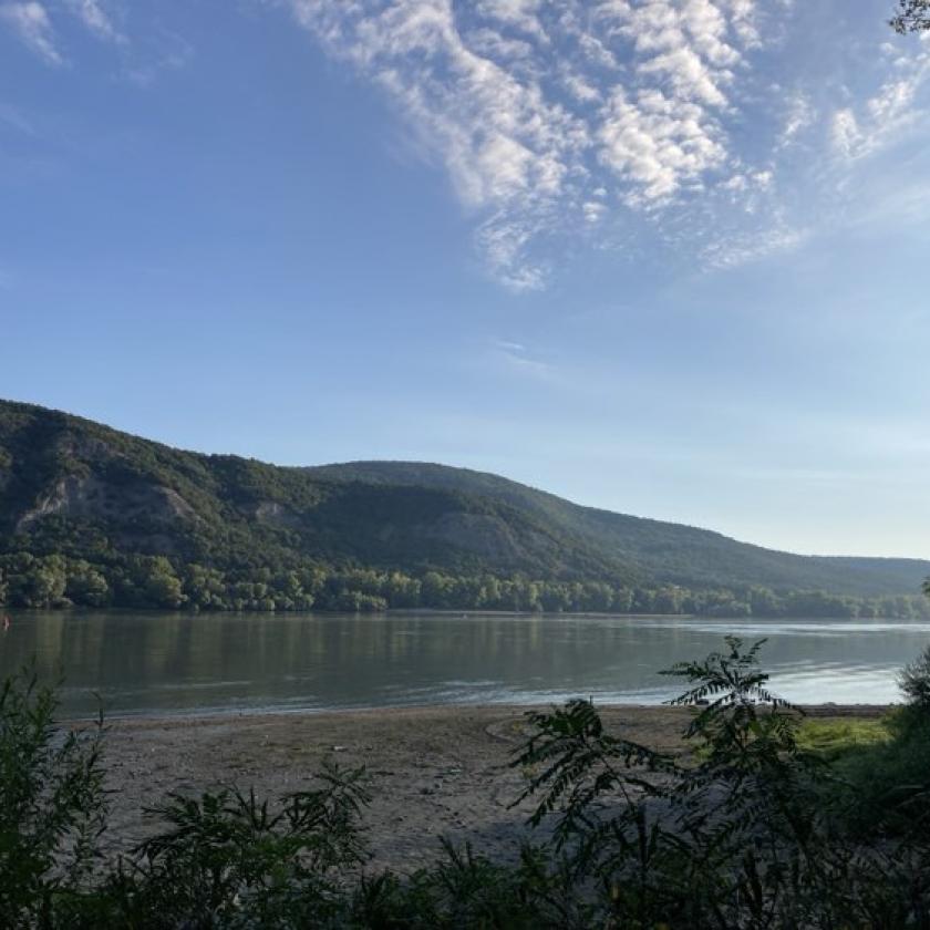 Néhol egy-egy zápor jöhet, de ettől függetlenül *** meleg lesz