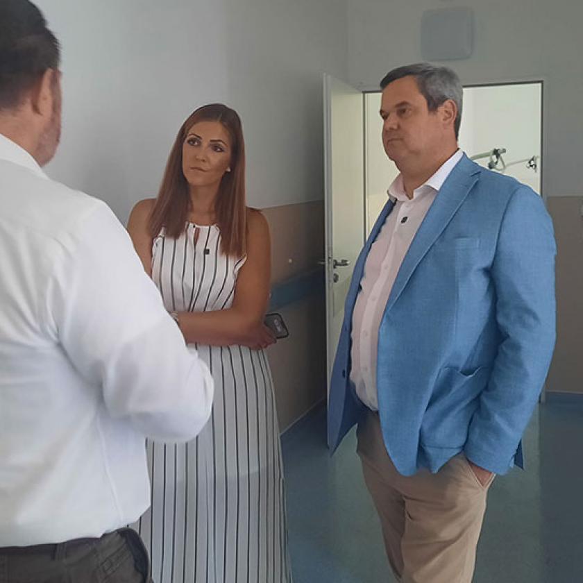 Takács Péter egészsügyi államtitkár önként ment a pofonokért