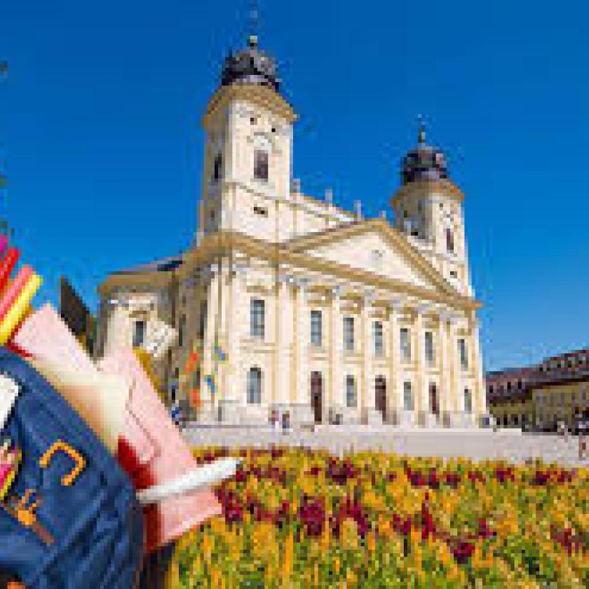 Szegény családok beiskolázási támogatása Debrecenben 