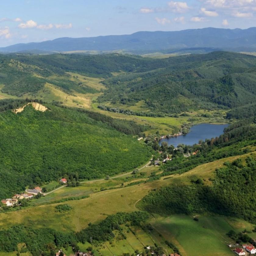 Tilos a fürdés ebben a népszerű tóban