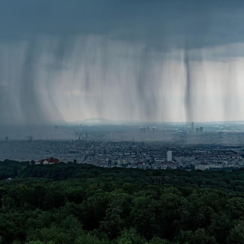 Özönvíz zúdult Bécsre, négyzetméterenként 110 liter eső esett 