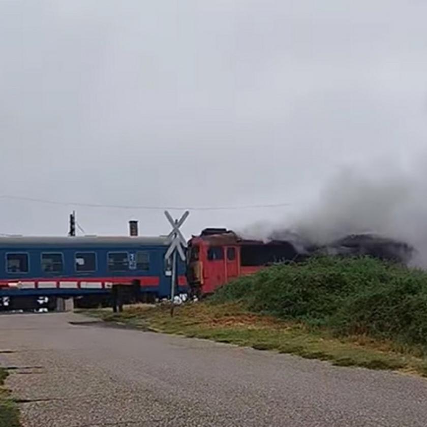 Kigyulladt egy dízelmozdony Tiszafürednél 