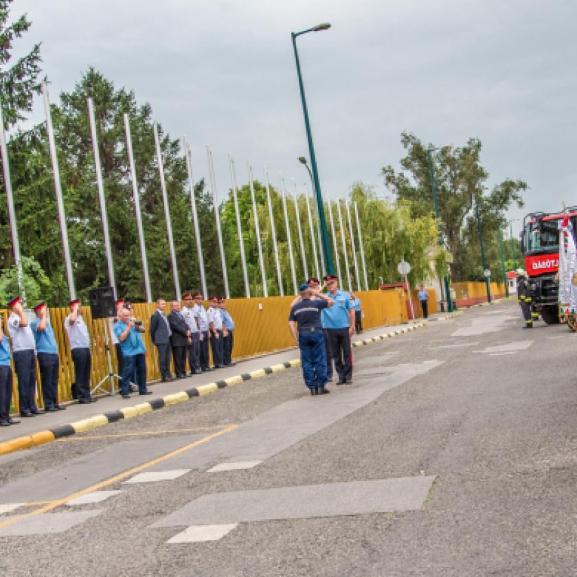 Több száz katasztrófavédelmis dolgozót igyekszik nyugtatni a minisztérium 