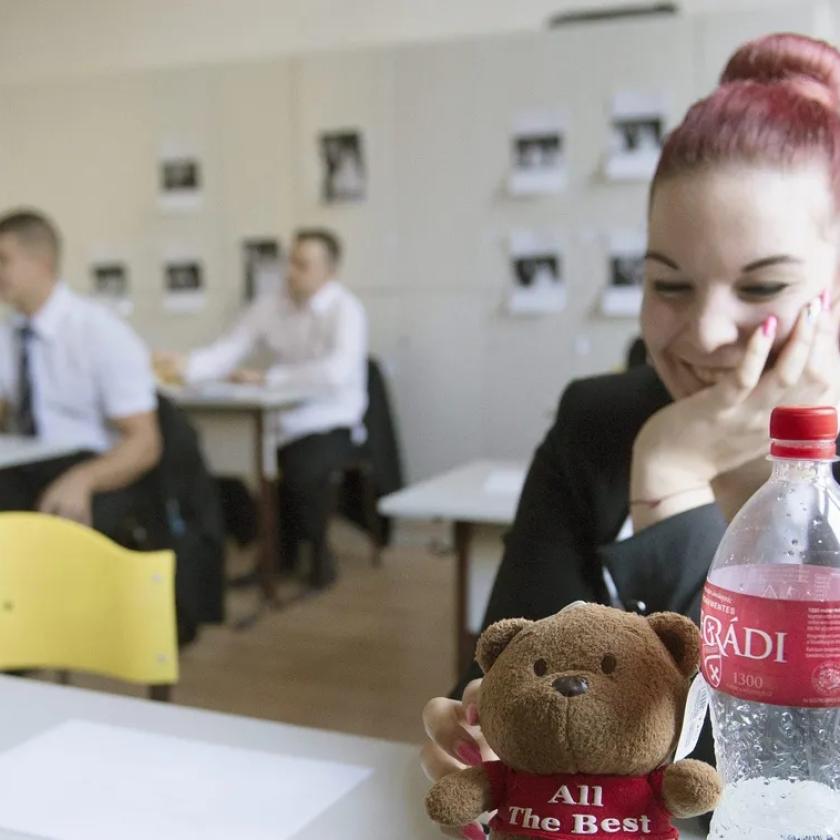 „Az iskola vesztésre áll a gyerekek figyelméért folytatott harcban, de a megoldás nem az okostelefonok kitiltása” 