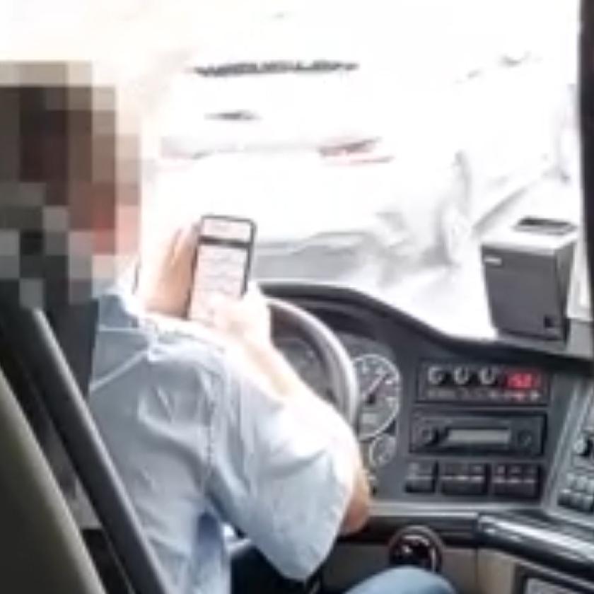 Szakadó esőben mobilozott vezetés közben a Volánbusz sofőrje - VIDEÓ