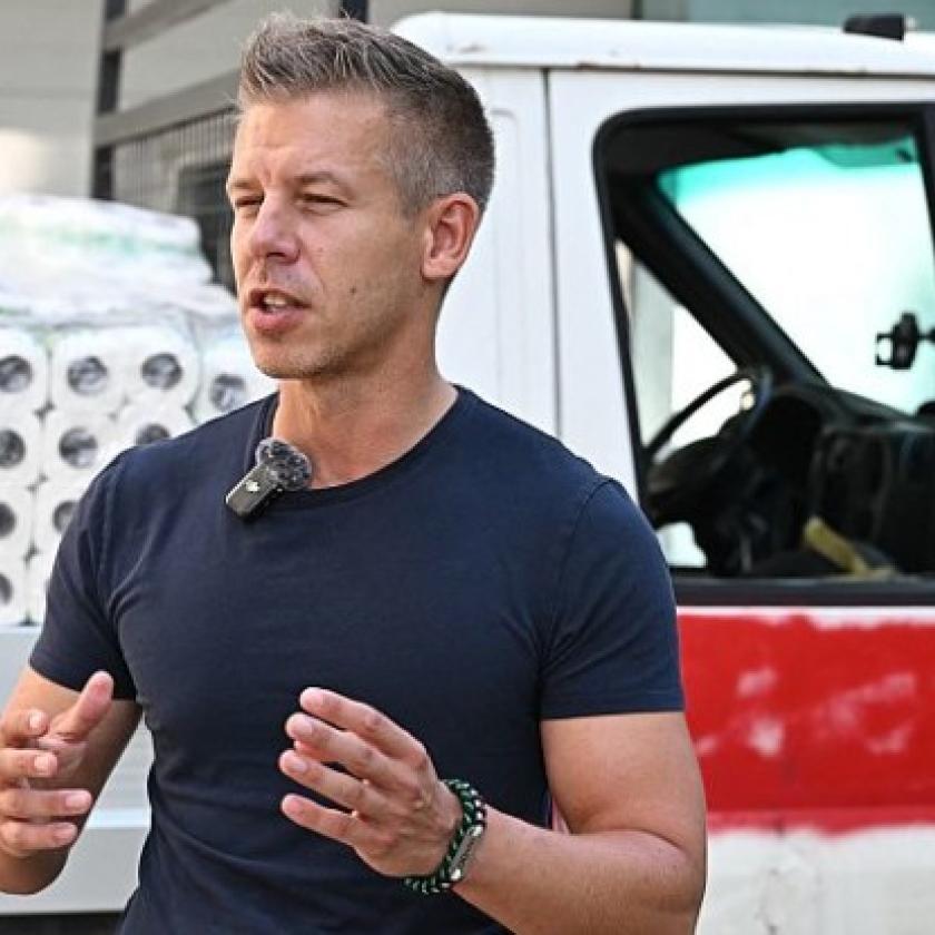 Magyar Péter: Sok diák és tanár rosszul lett az átmelegedett tantermekben