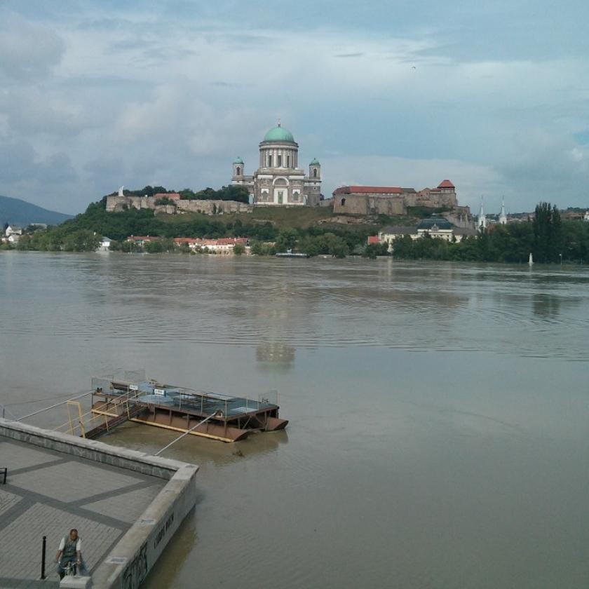 Hatalmas árhullám közelít Budapest felé 