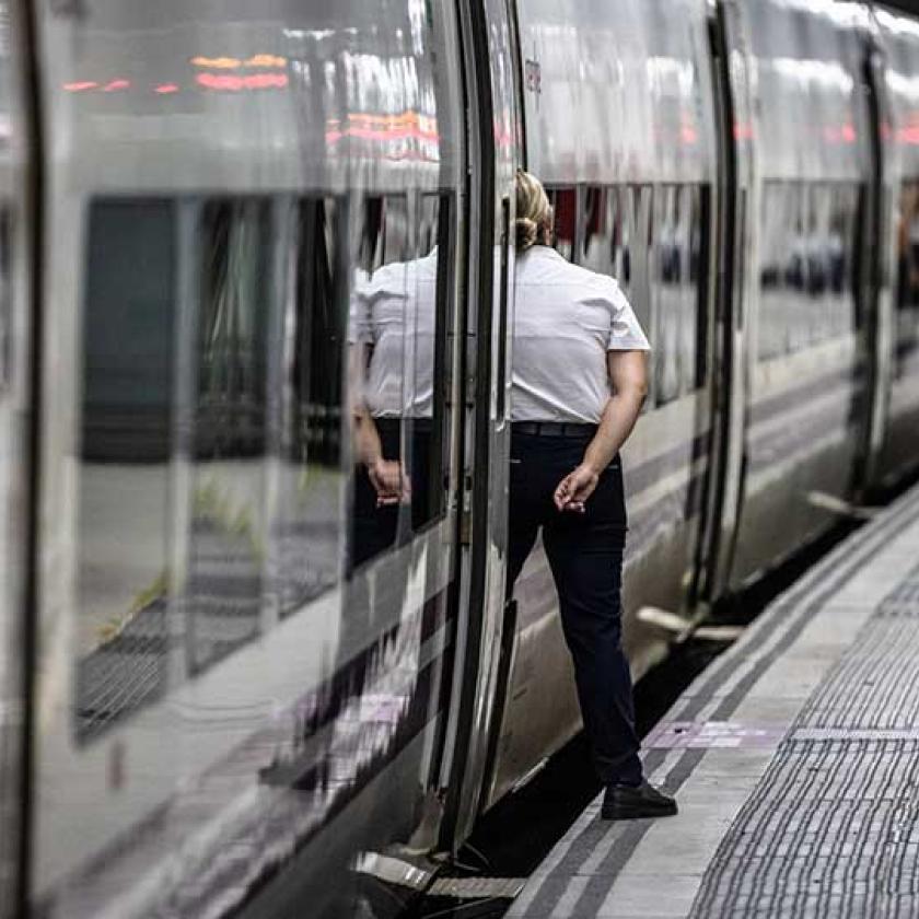 Titkosszolgálati aggályok miatt borult a magyar gigaüzlet, perre mennének