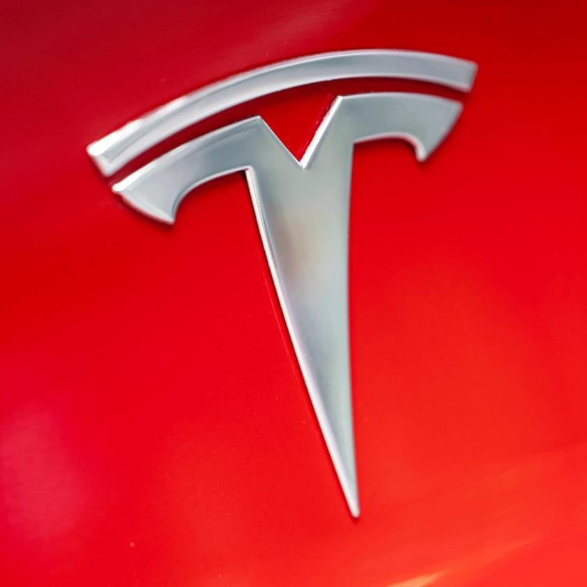 Hiába állít mást Elon Musk, a Tesla továbbra is az, aminek látszik 