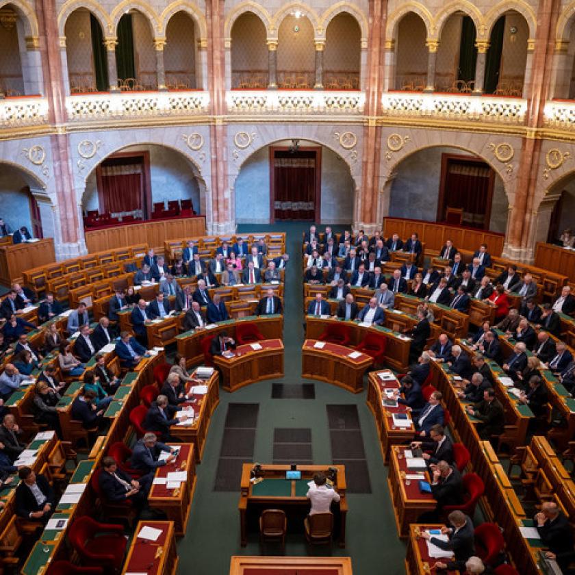 Parlament előtt a választási törvények módosítása