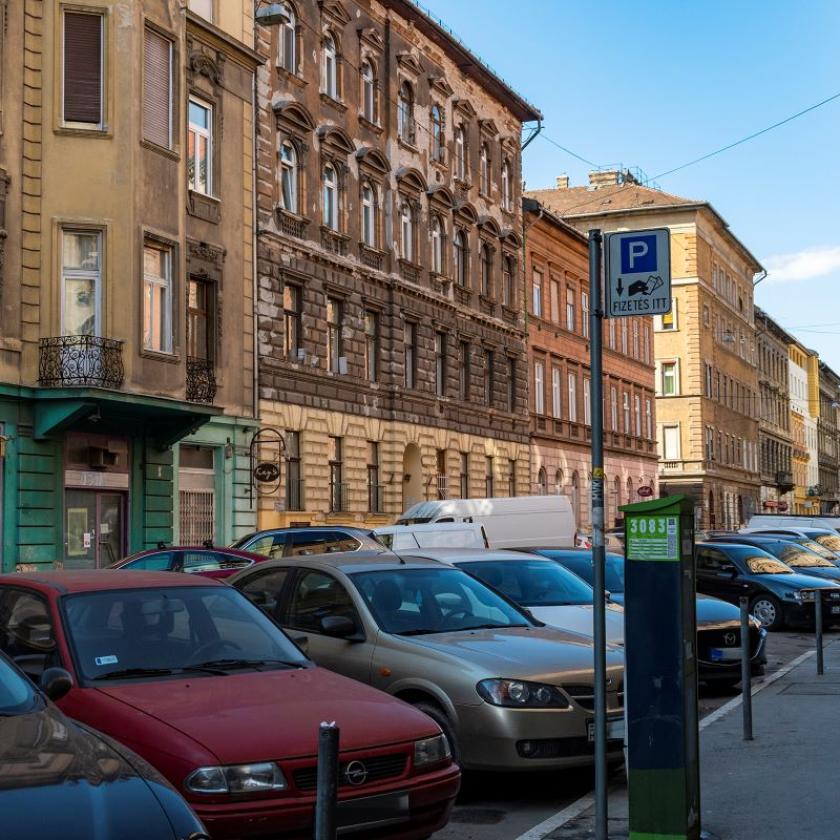 Jöhet a hétvégi fizetős parkolás Budapesten 