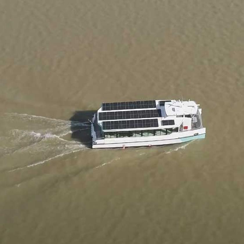 Szent Erzsébet napelemekkel szeli a Balaton habjait - VIDEÓ