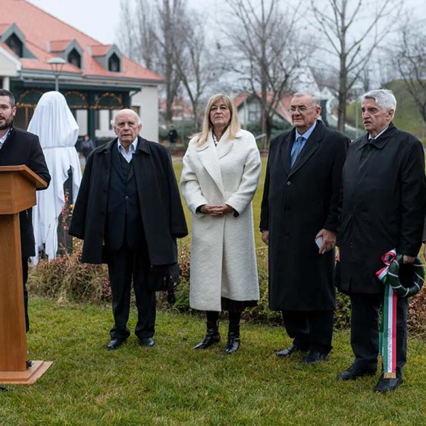 Csurka szobrot kapott, bekerült a NER panteonjába 