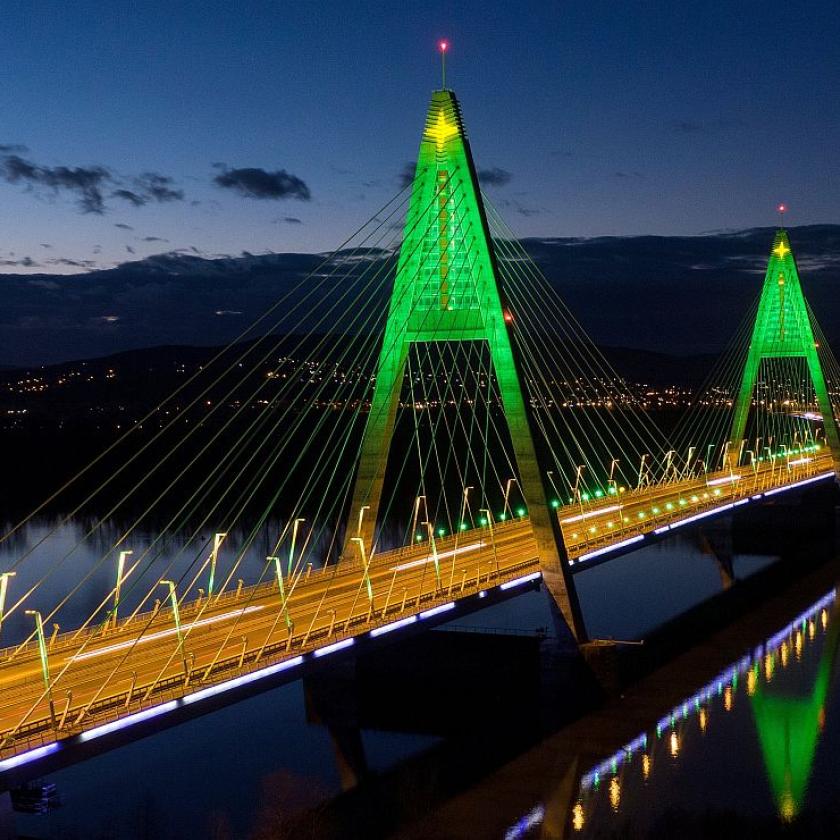 Újra 100 méteres karácsonyi díszkivilágításba borul a Megyeri híd