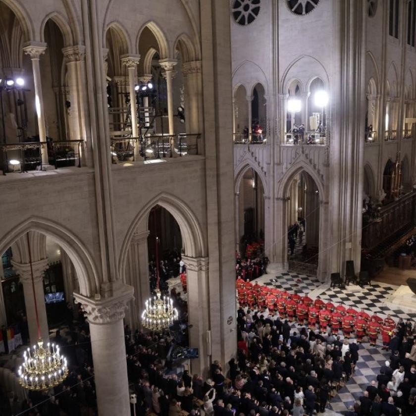 Milliárdosokkal, államfőkkel megnyílt a párizsi Notre-Dame 