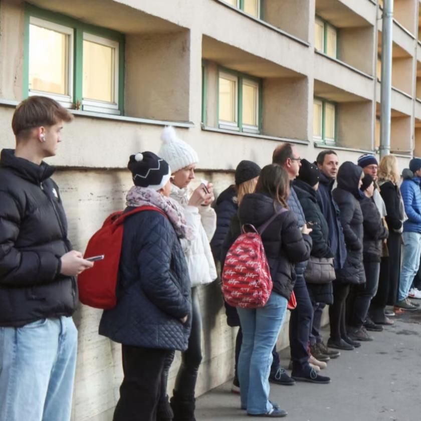 „Nem kérünk az einstandból” – tiltakoztak az árpádos szülők a fenntartóváltás ellen