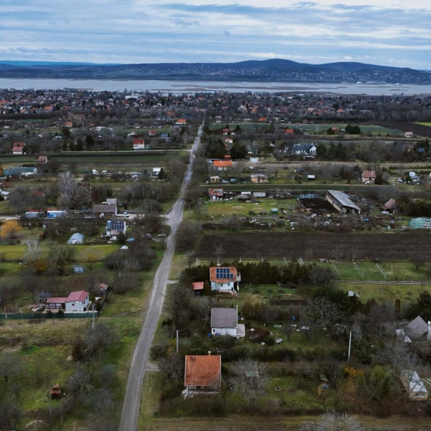 Ötszáz köbméter olaj szivárgott el egy MOL-vezetékből Gárdonynál, kerti kutakban bukkant fel