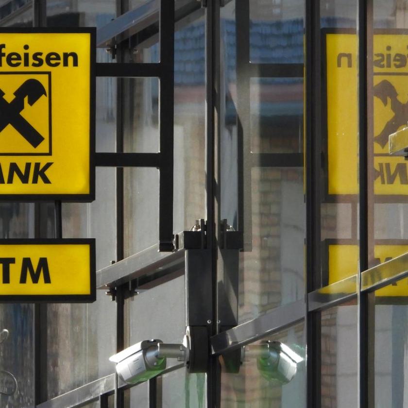 Sorra bújnának ki a bankok a felelősség alól – a Raiffeisen is csatlakozott