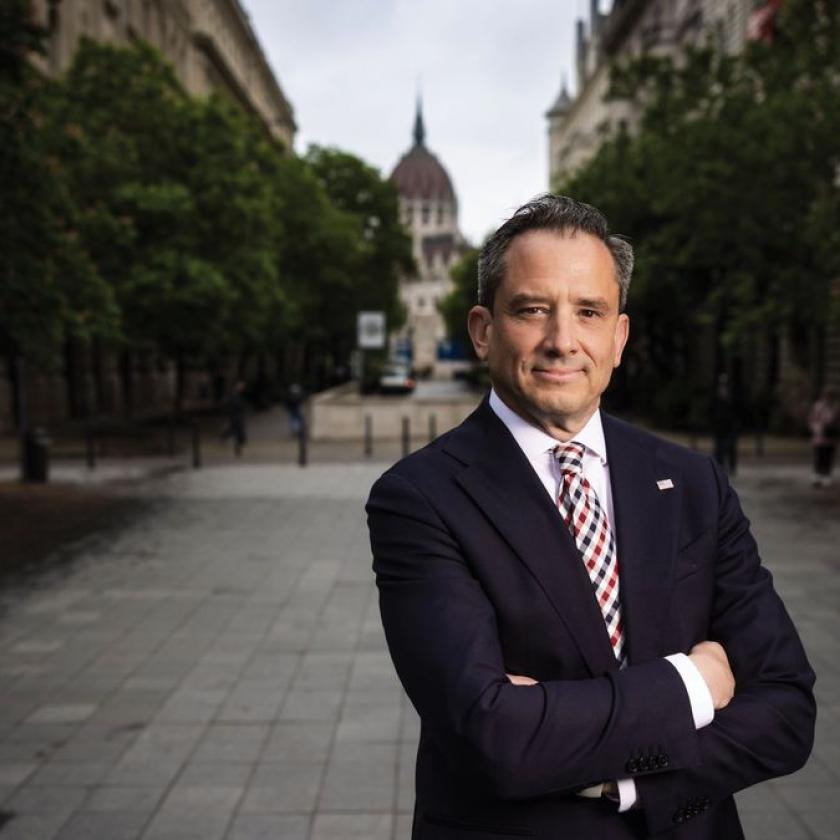 Tusványosra megy az amerikai ügyvivő