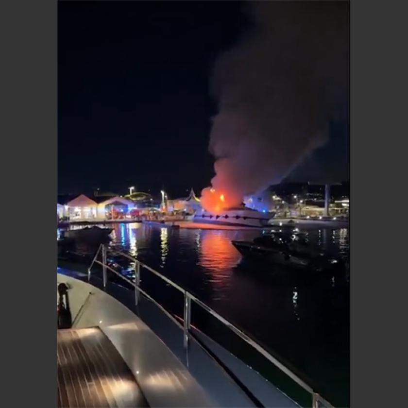 Kigyulladt Saint-Tropez kikötőjében egy szuperjacht