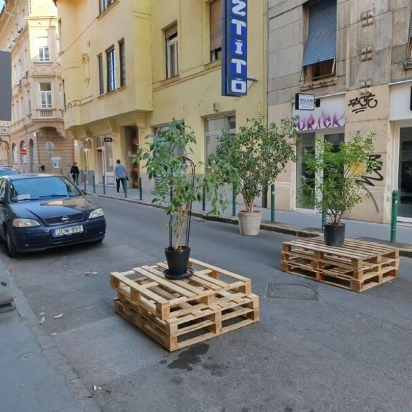 Ellentmondás a Tűzoltó utcai lezárás ügyében: a klinika tagad, Puzsérék emailekkel bizonyítanak