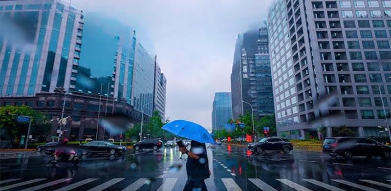 Órák alatt hullott le egy év csapadéka: villámárvíz fenyegetia kínai fővárost